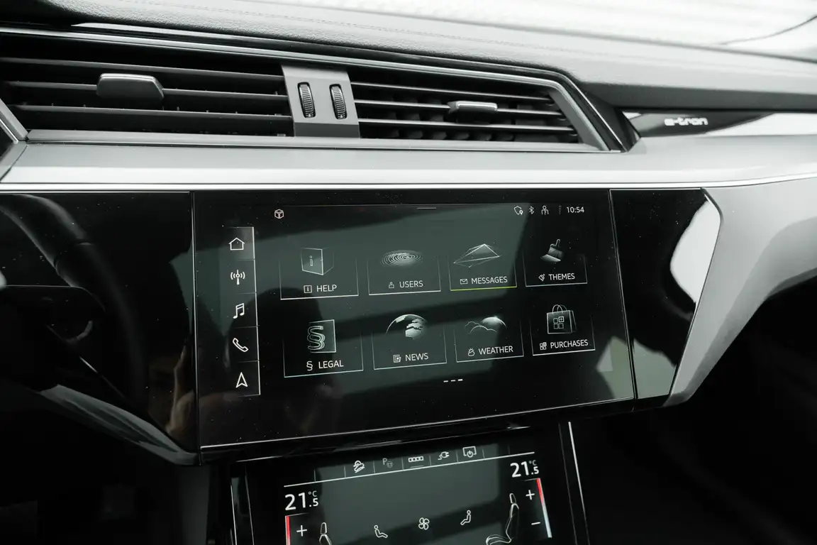 AUDI E-TRON