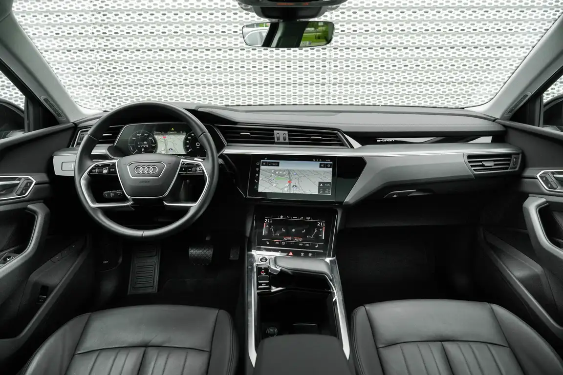 AUDI E-TRON