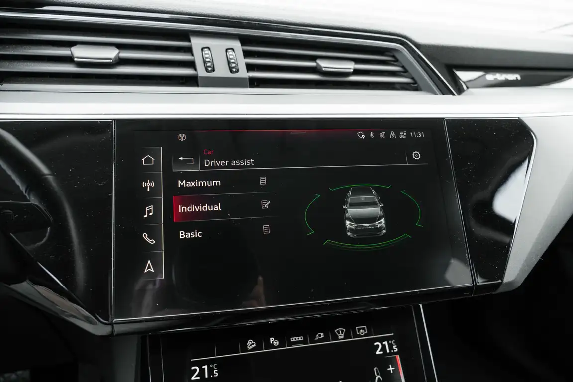 AUDI E-TRON