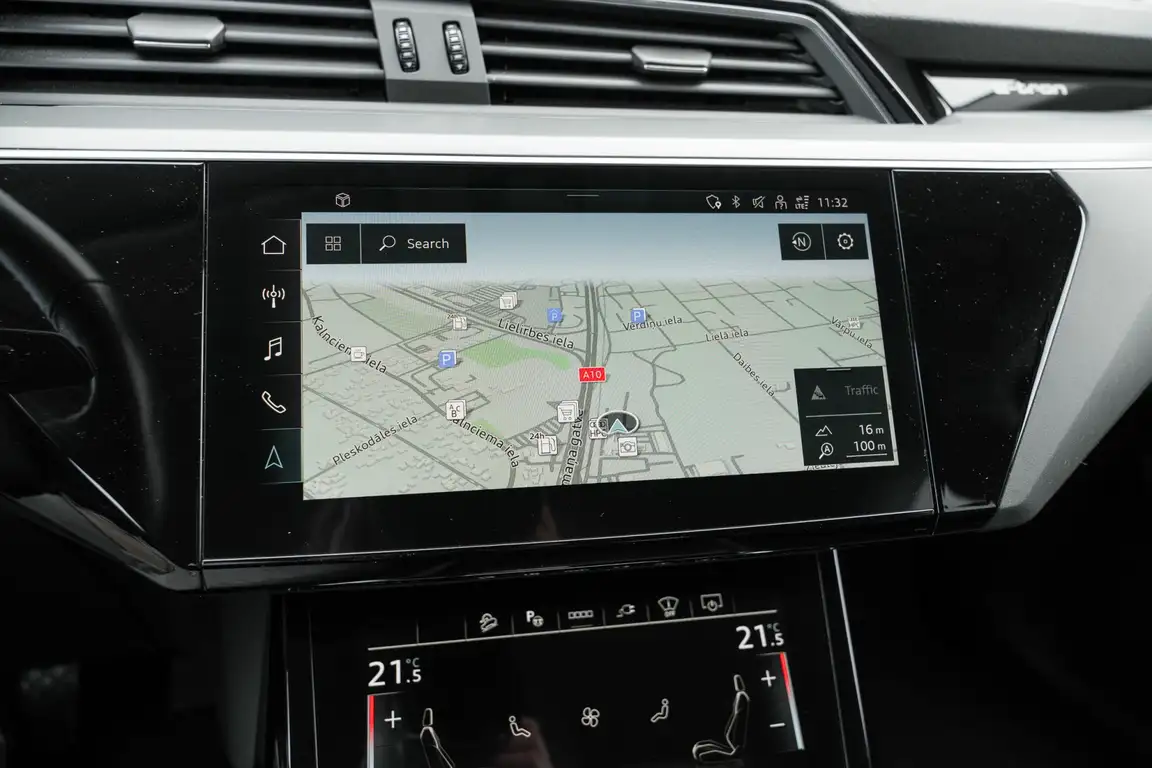 AUDI E-TRON