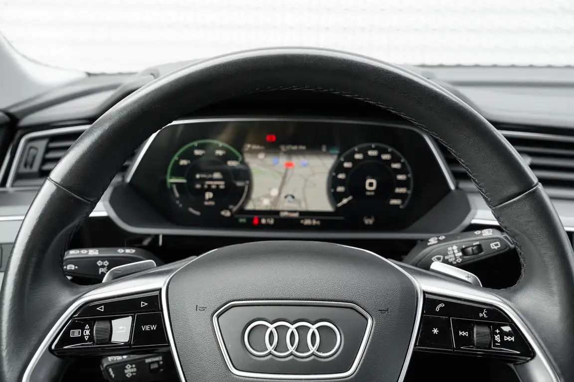 AUDI E-TRON