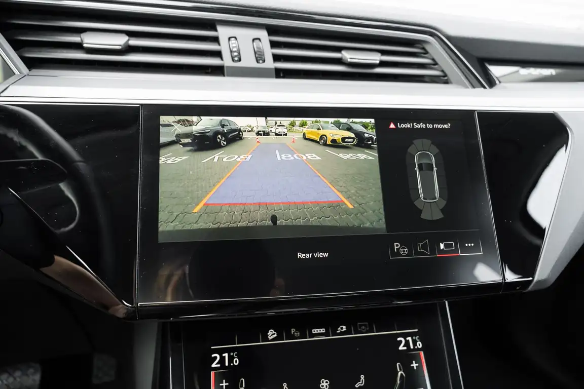 AUDI E-TRON