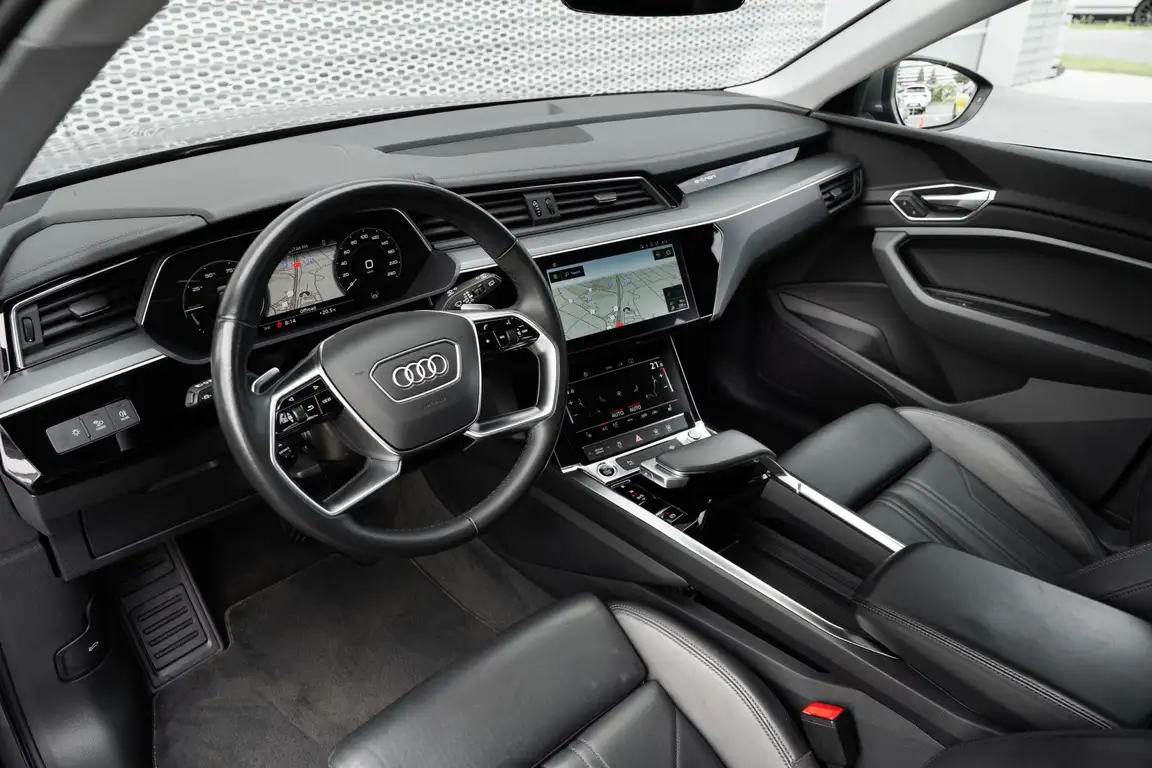 AUDI E-TRON