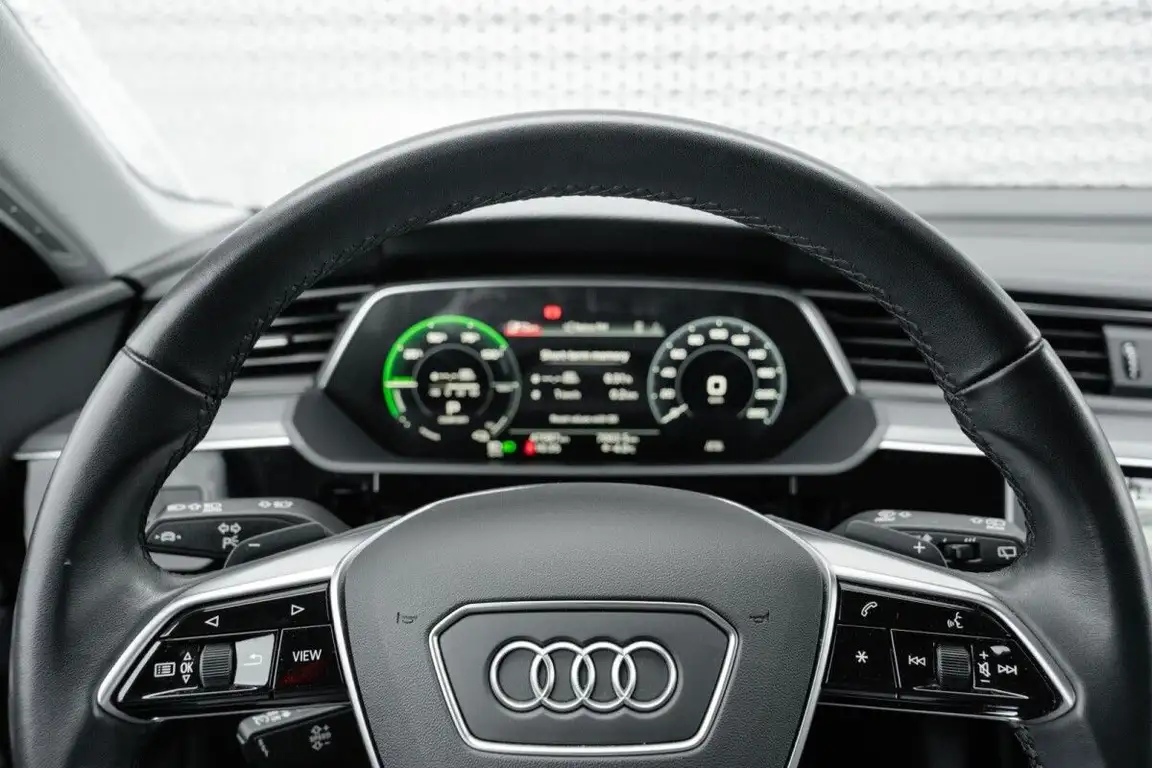 AUDI E-TRON