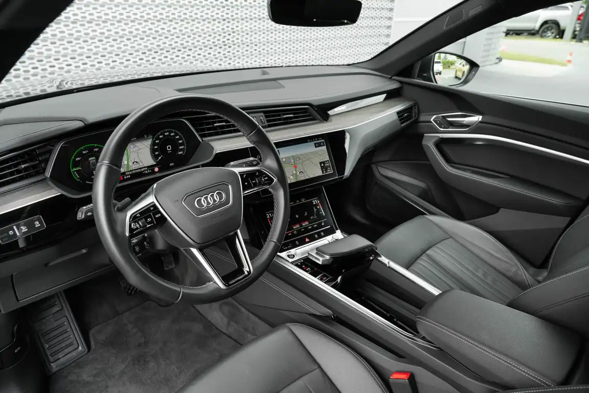 AUDI E-TRON