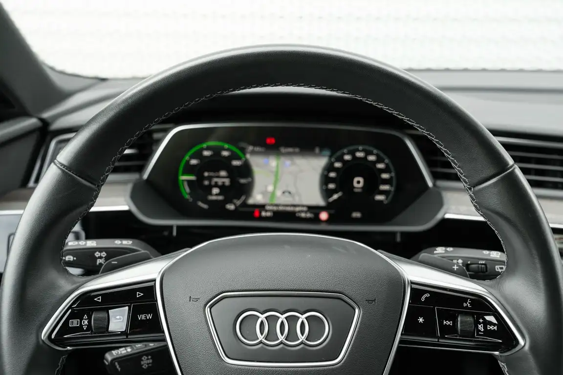 AUDI E-TRON