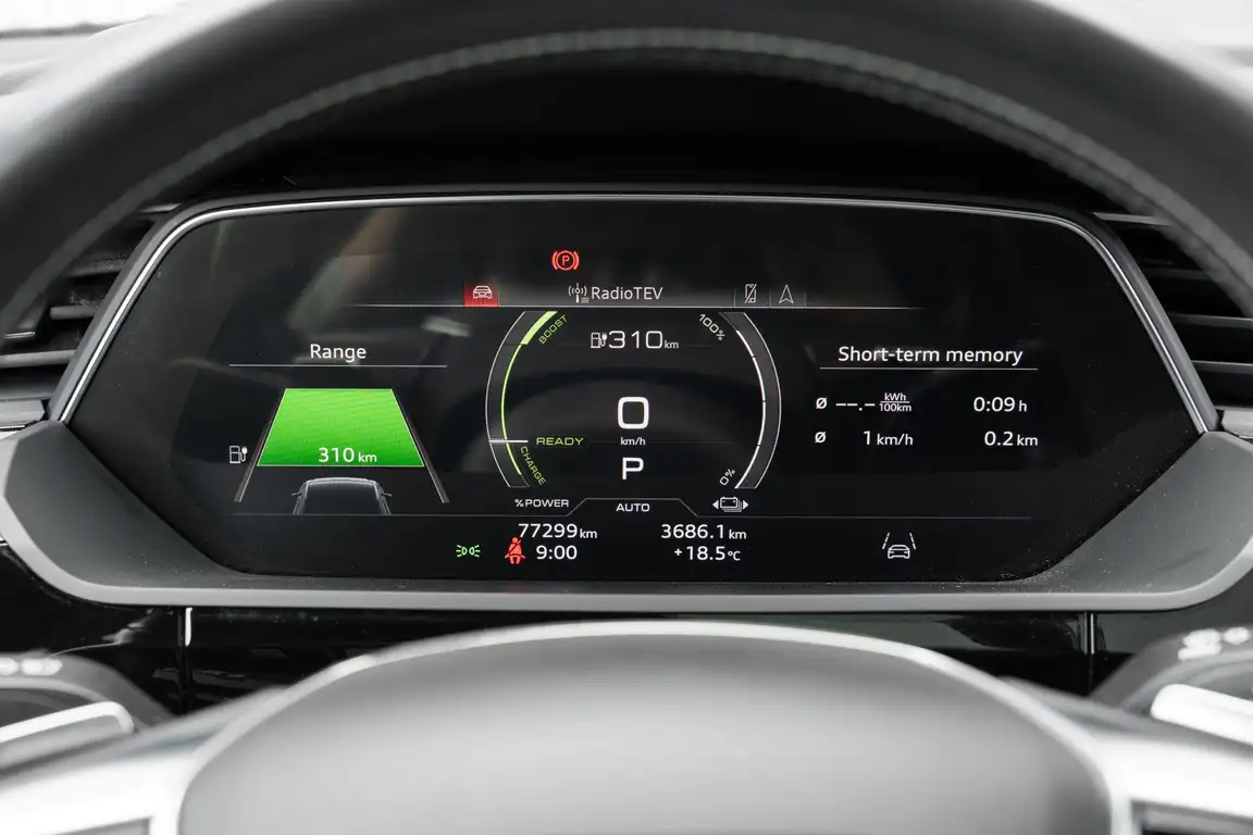 AUDI E-TRON