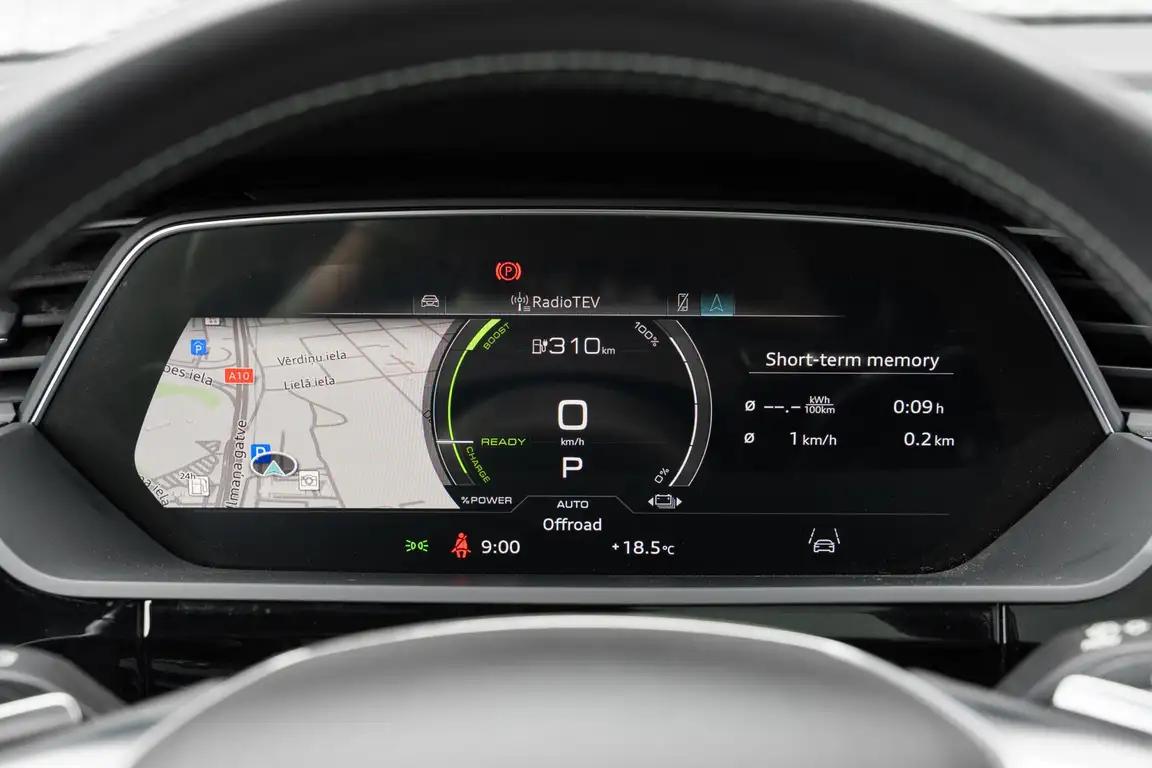 AUDI E-TRON