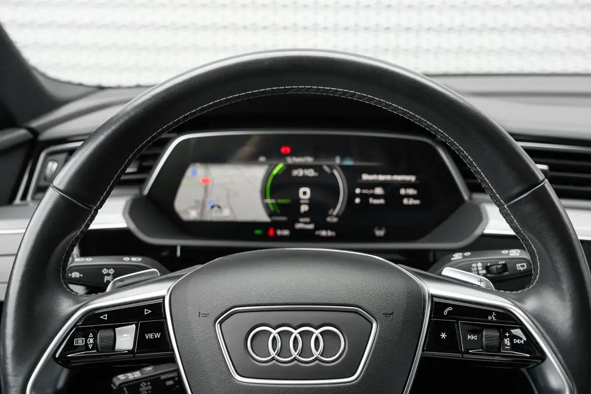 AUDI E-TRON