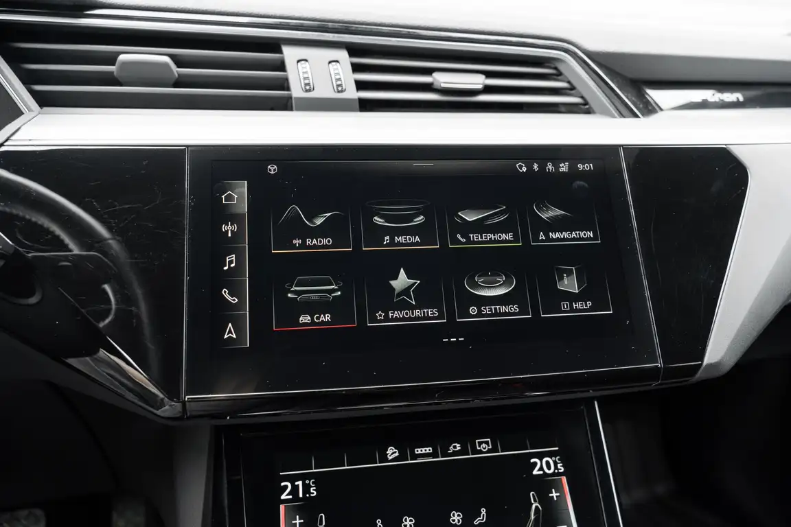 AUDI E-TRON
