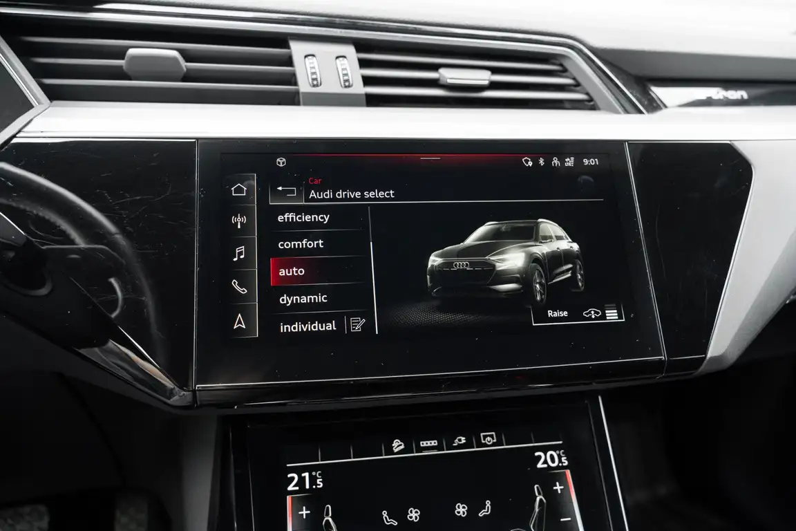 AUDI E-TRON