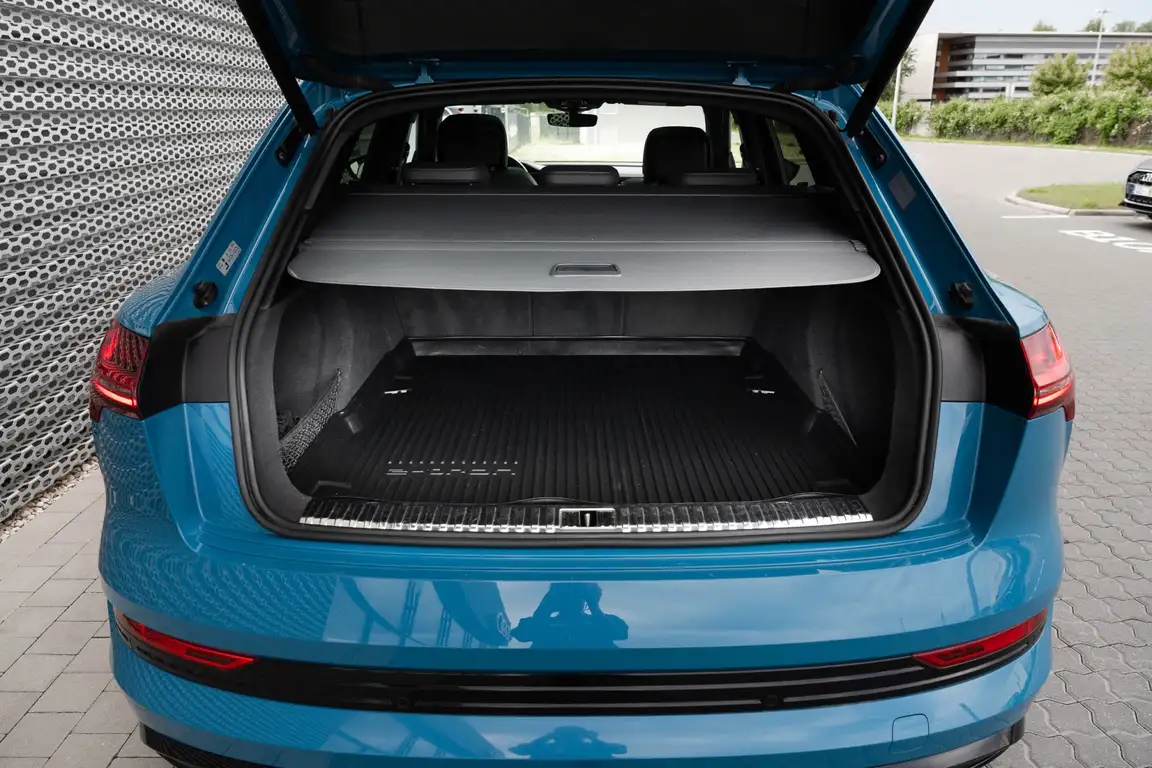 AUDI E-TRON