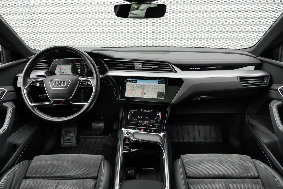 AUDI E-TRON