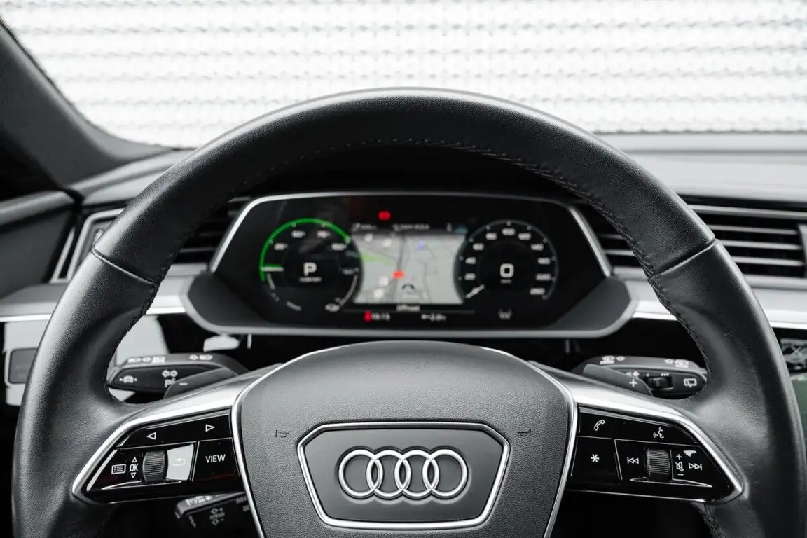 AUDI E-TRON