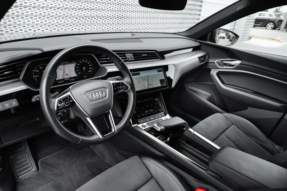 AUDI E-TRON