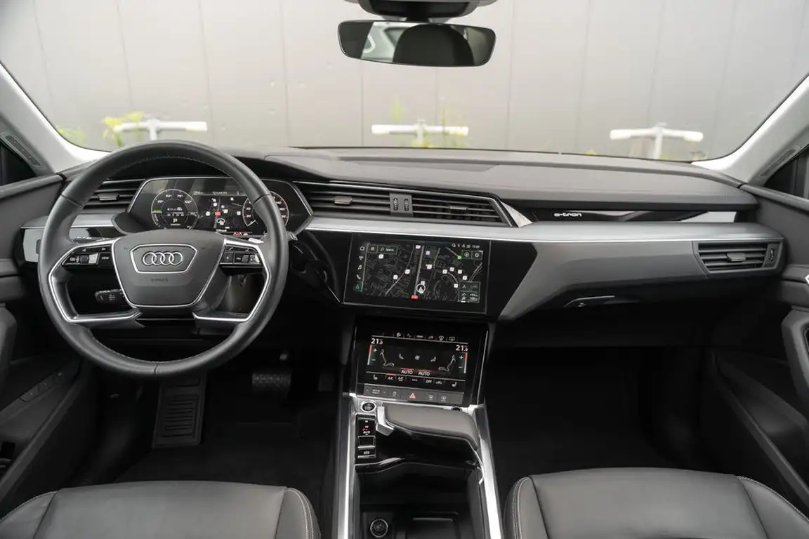 AUDI E-TRON