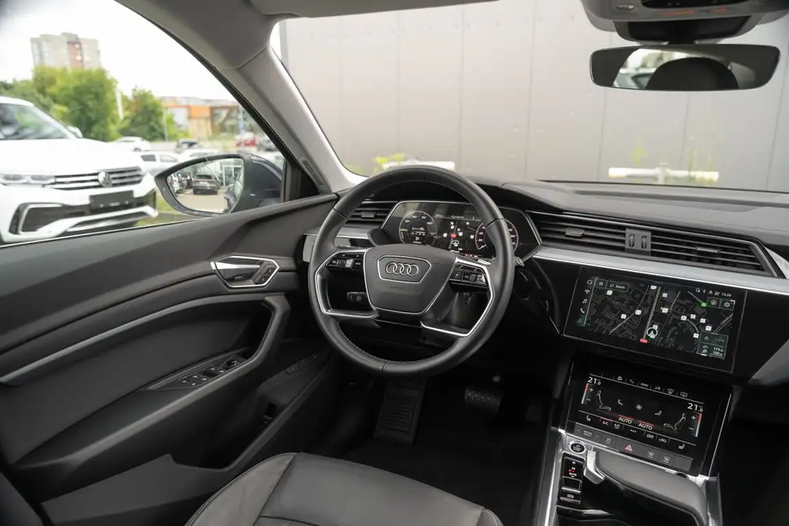 AUDI E-TRON
