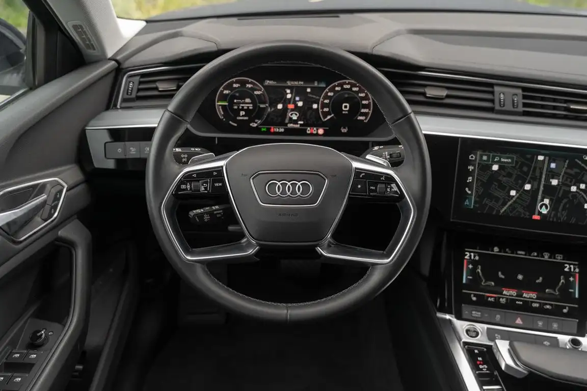 AUDI E-TRON