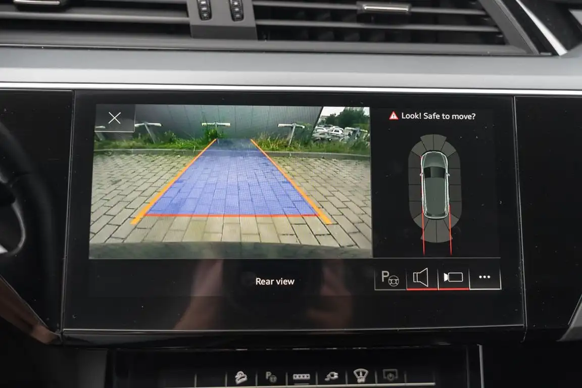 AUDI E-TRON