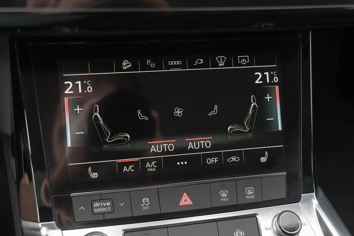 AUDI E-TRON