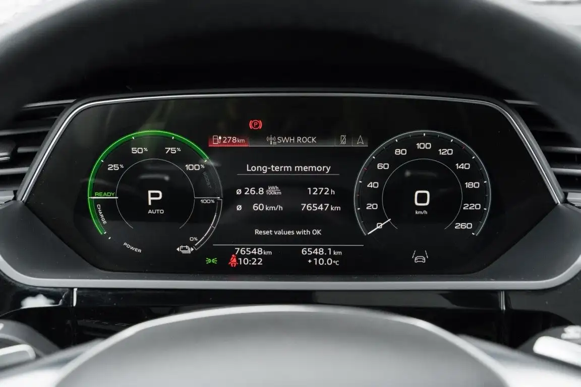 AUDI E-TRON