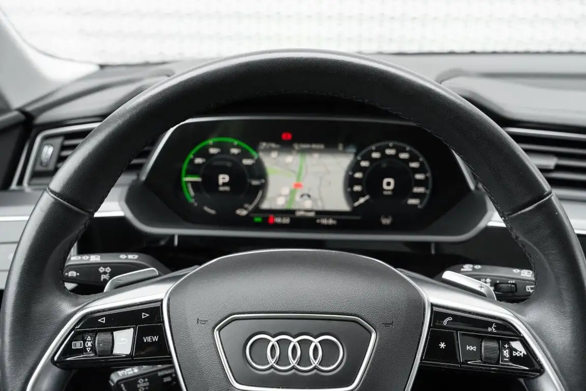 AUDI E-TRON