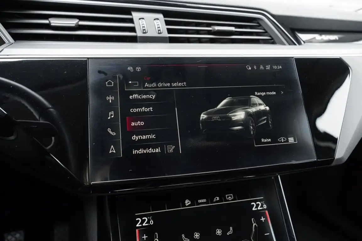 AUDI E-TRON