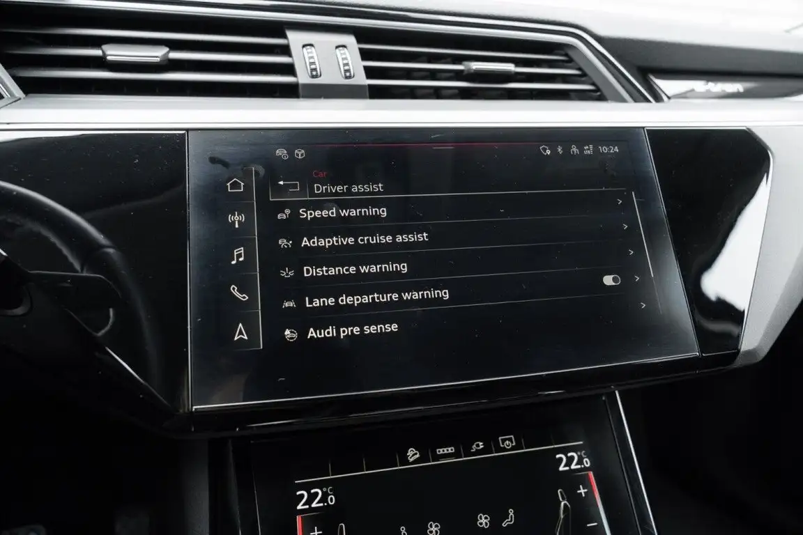 AUDI E-TRON