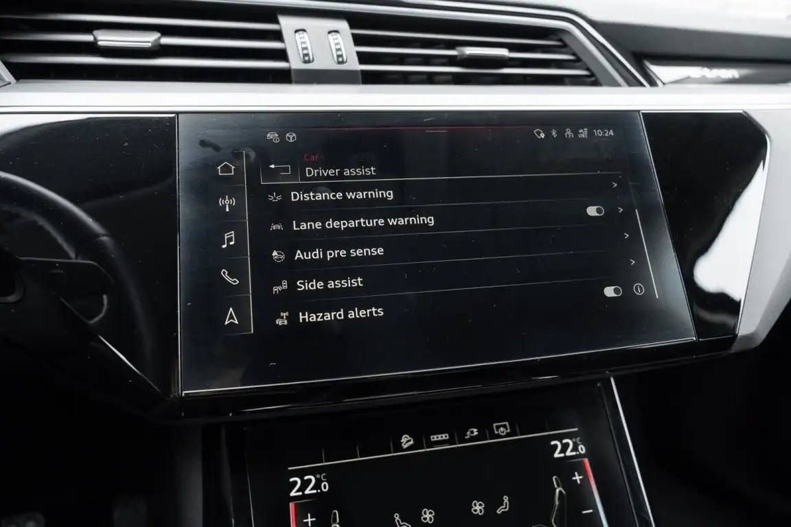 AUDI E-TRON