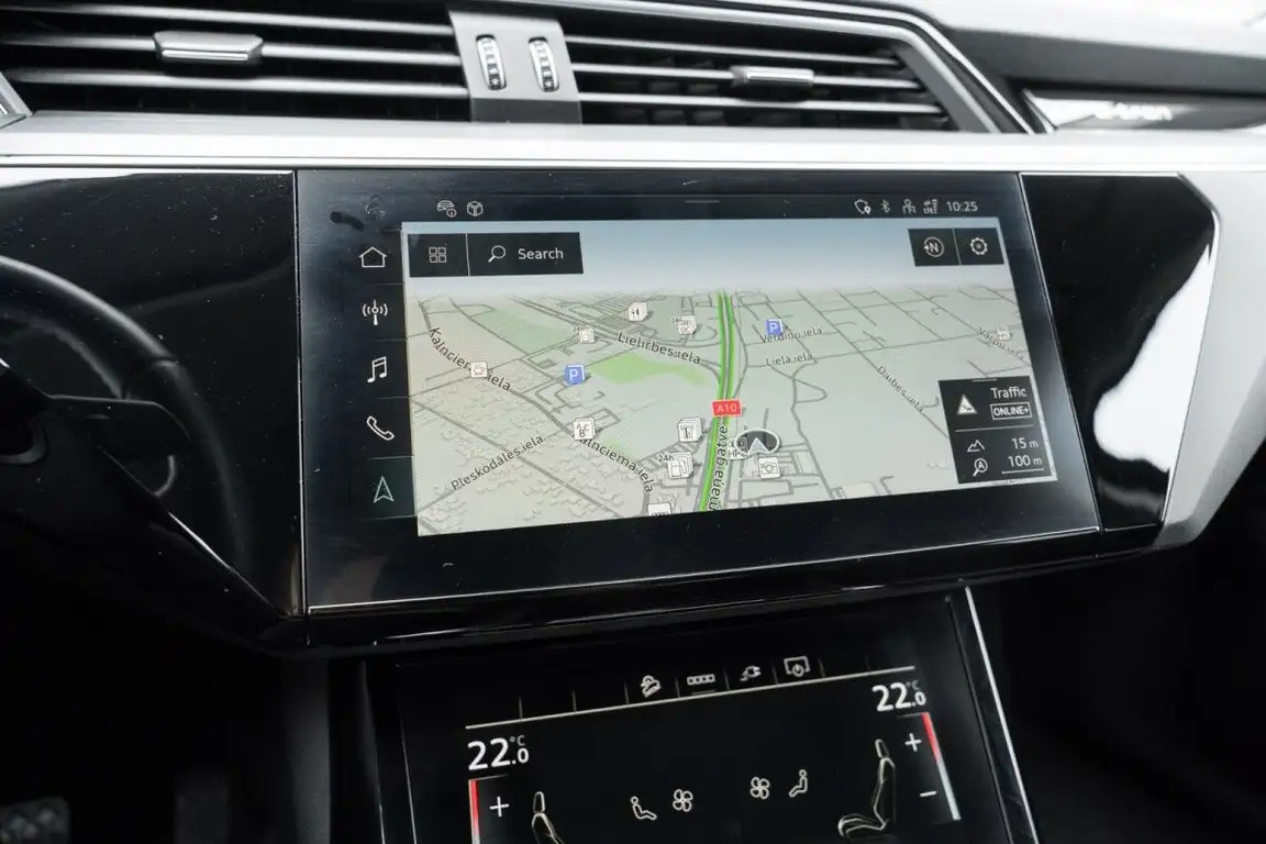 AUDI E-TRON