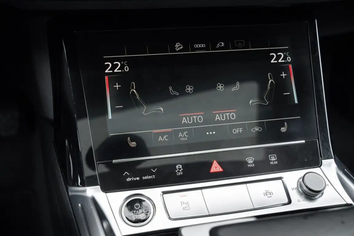 AUDI E-TRON