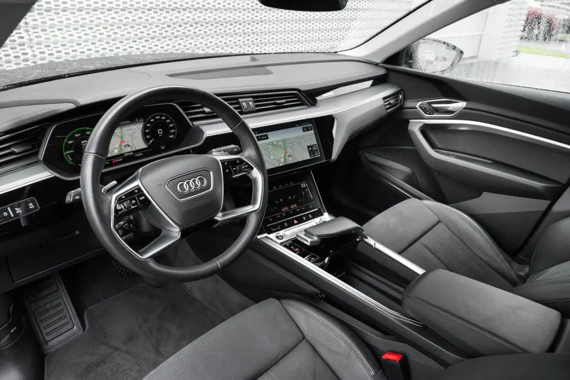 AUDI E-TRON