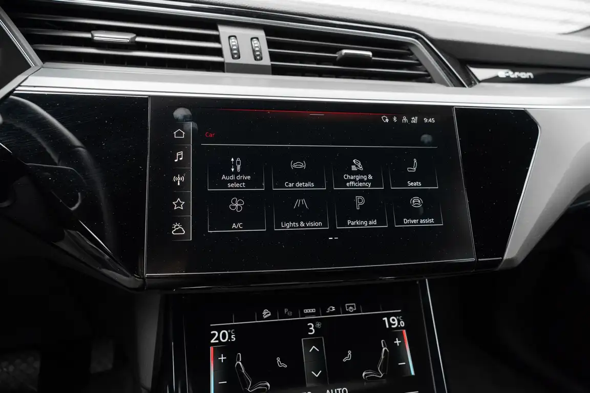 AUDI E-TRON