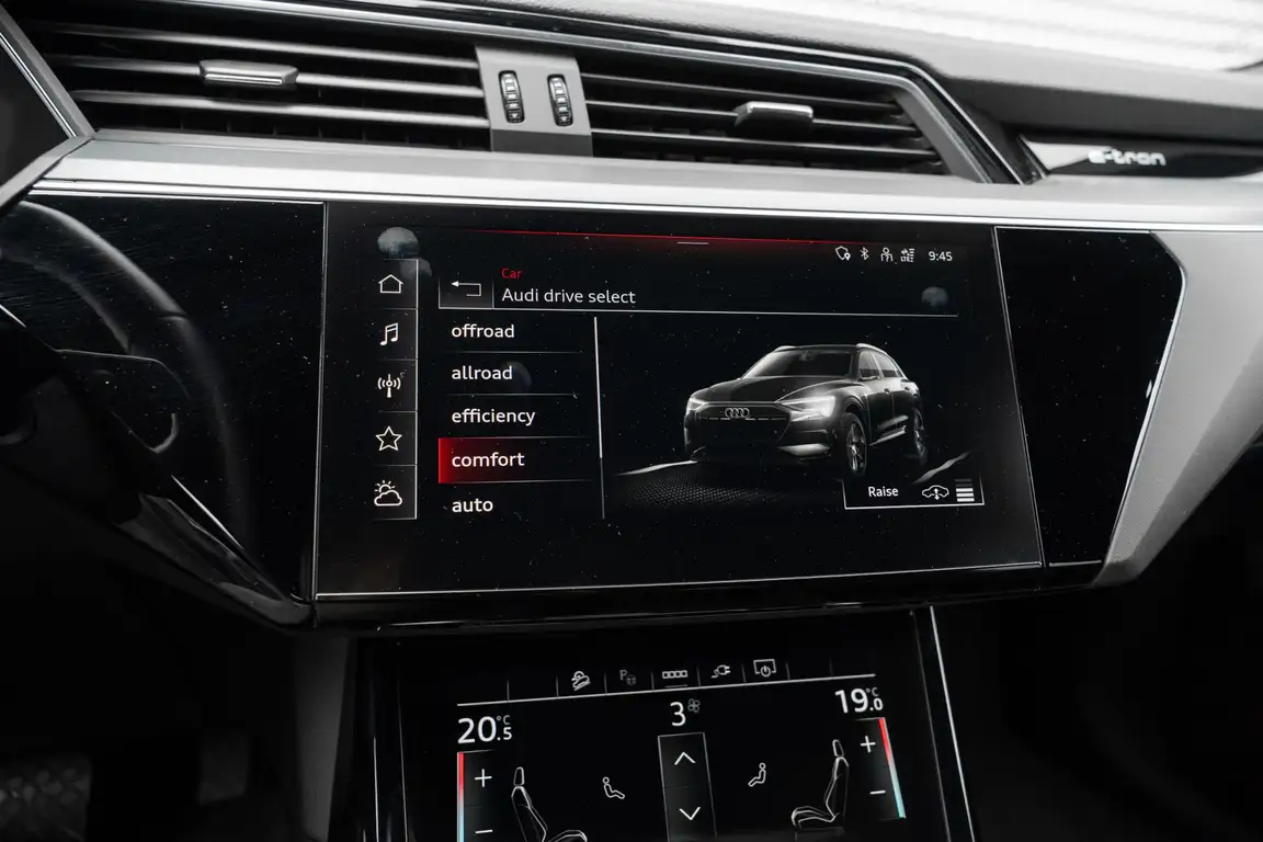 AUDI E-TRON