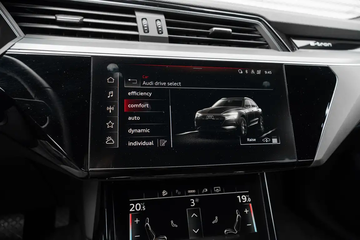 AUDI E-TRON