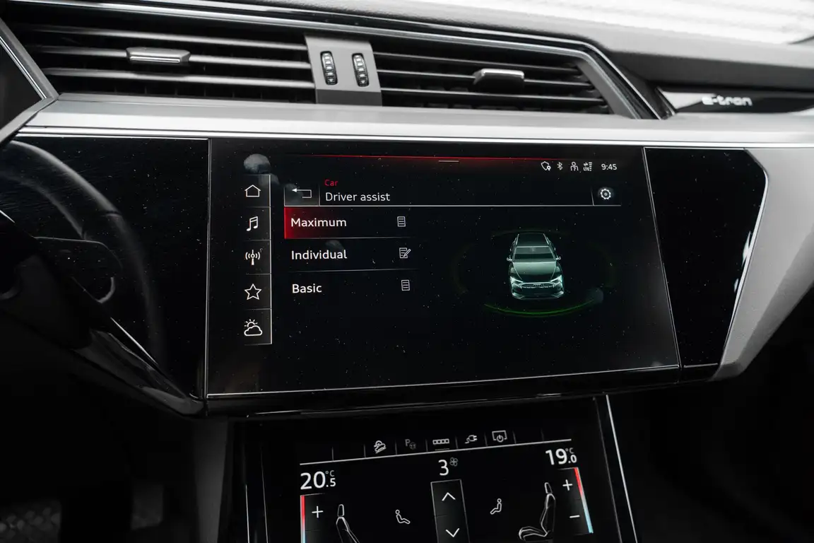AUDI E-TRON