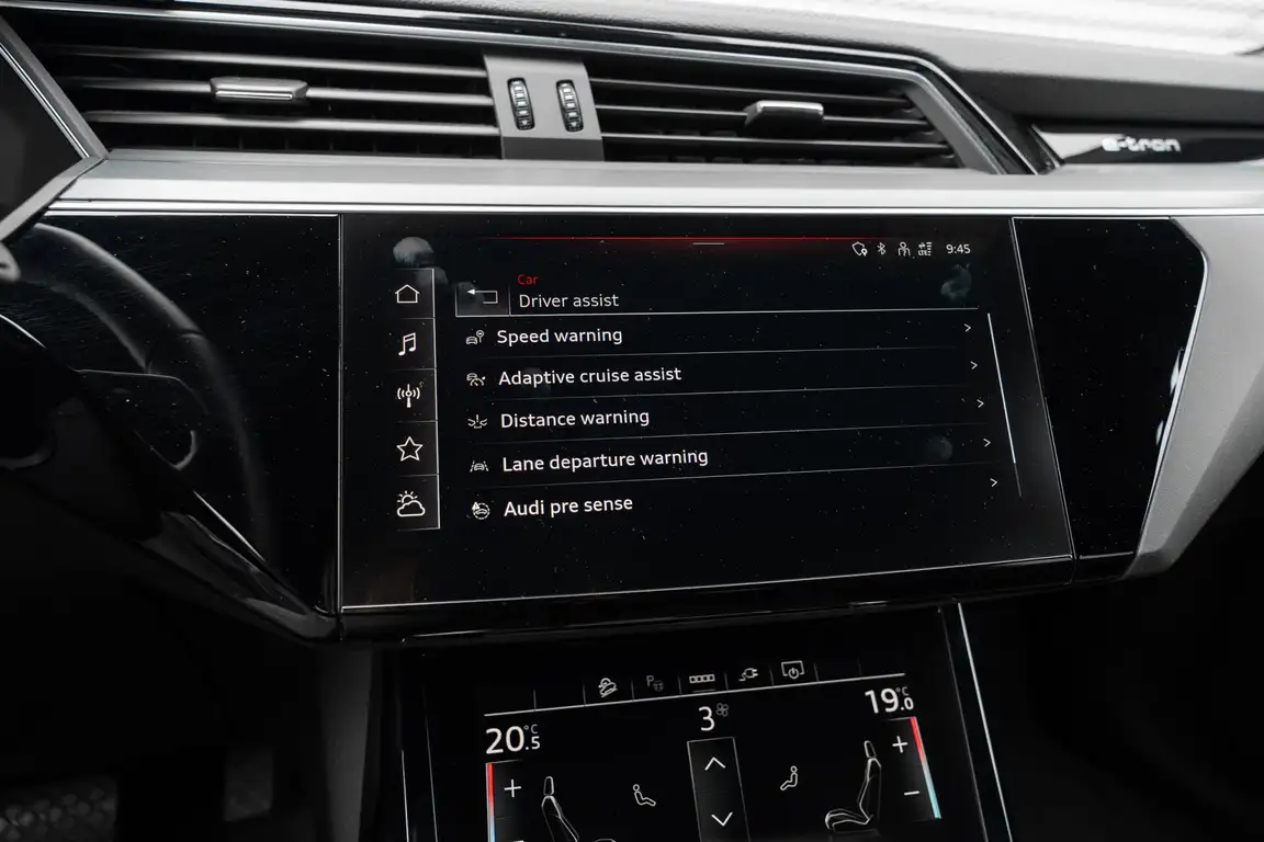 AUDI E-TRON