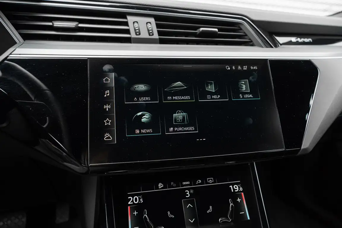 AUDI E-TRON