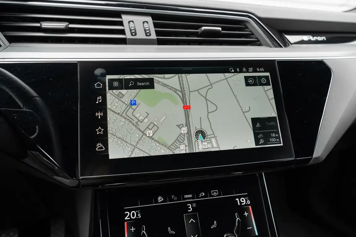 AUDI E-TRON