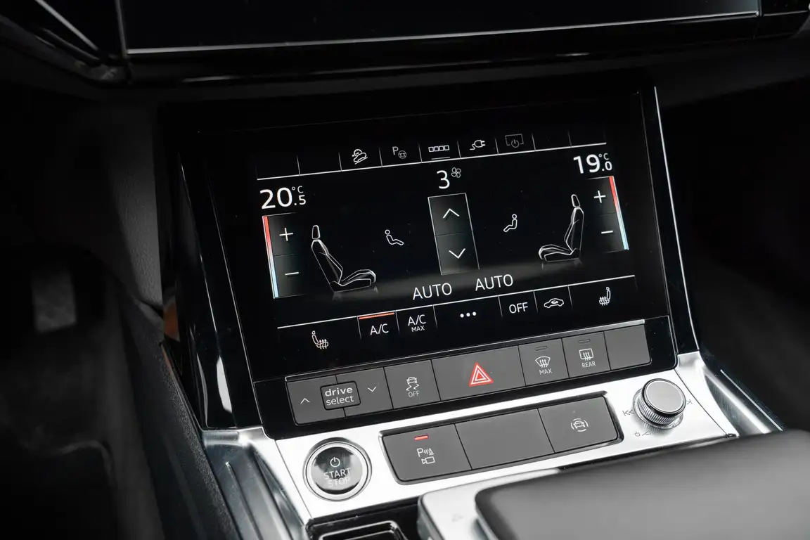 AUDI E-TRON