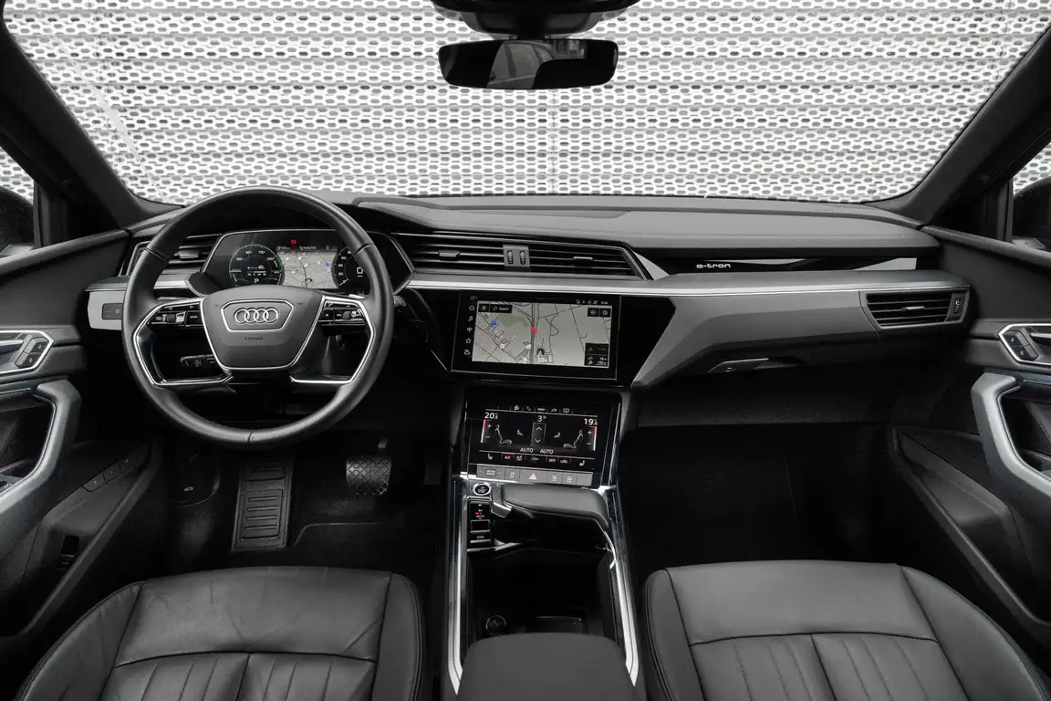 AUDI E-TRON