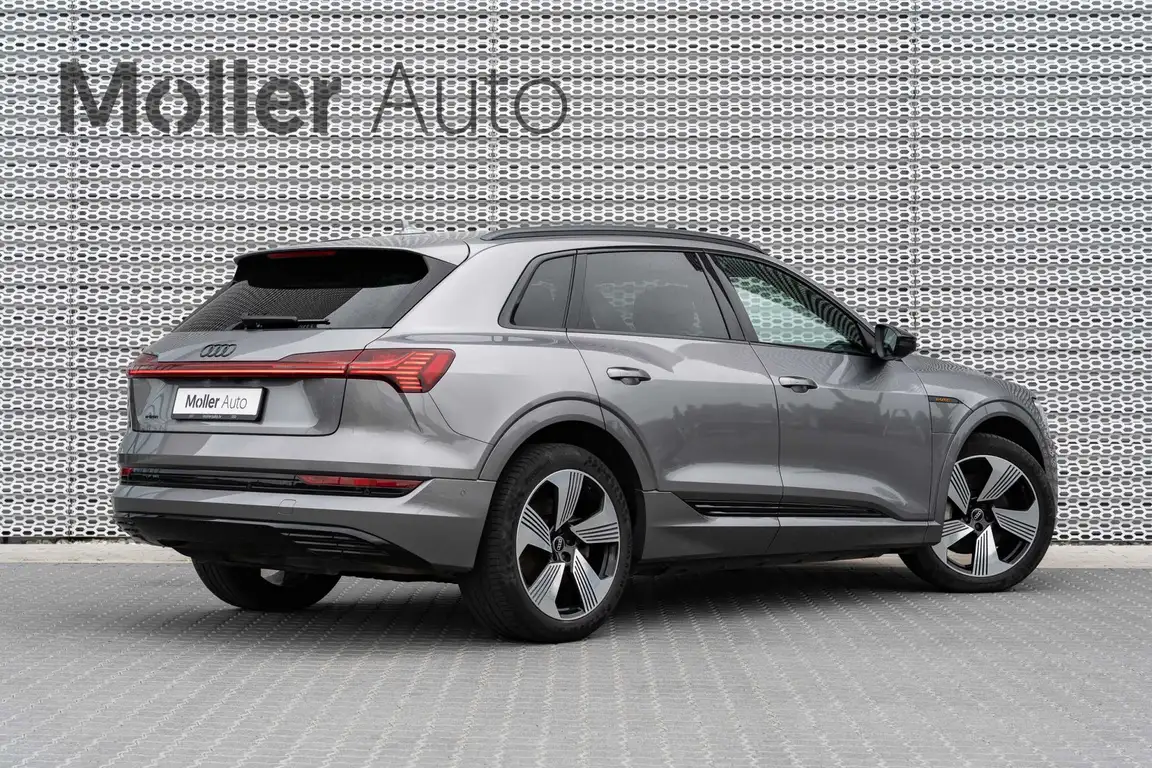 AUDI E-TRON