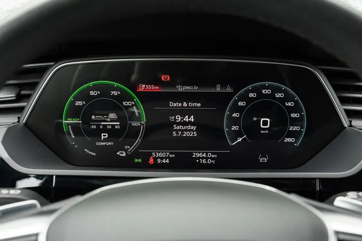 AUDI E-TRON