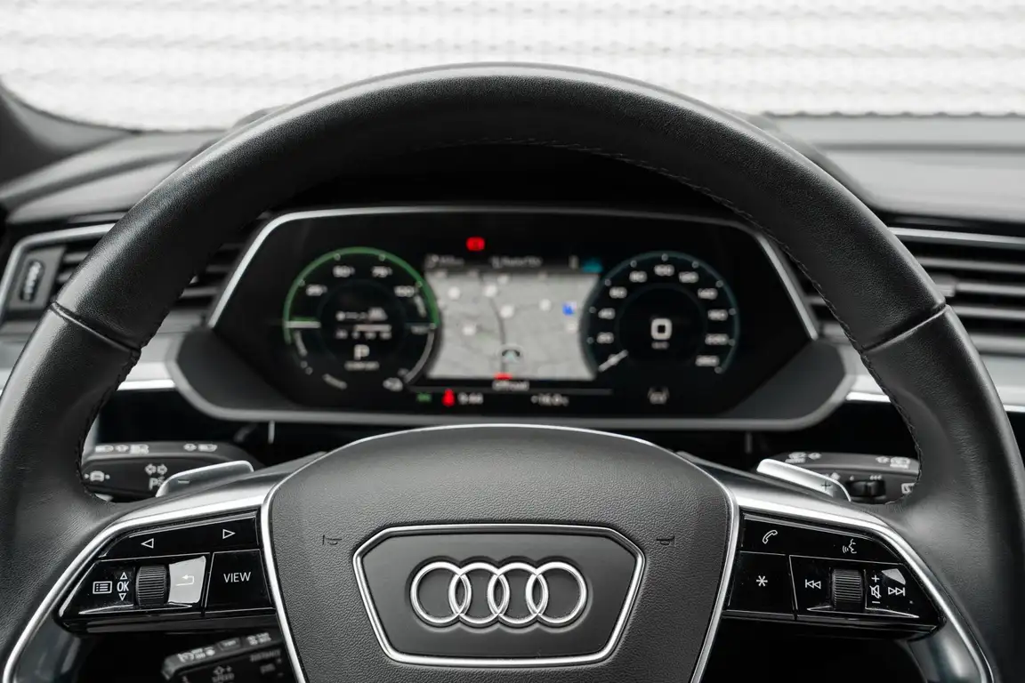 AUDI E-TRON