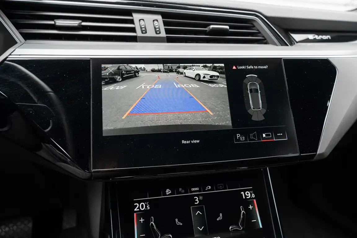 AUDI E-TRON
