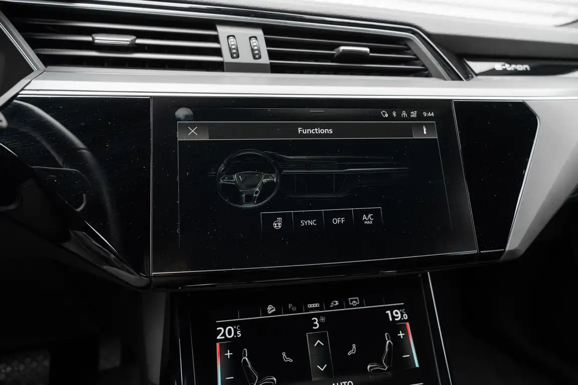 AUDI E-TRON