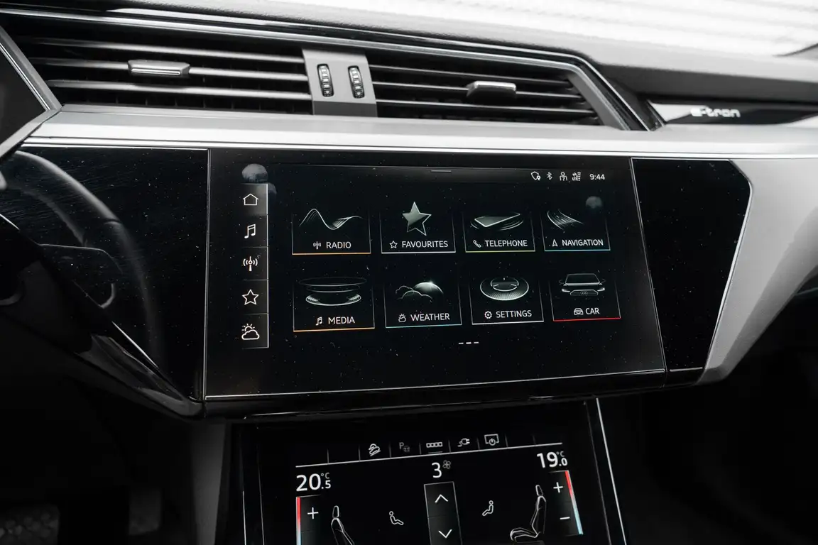 AUDI E-TRON