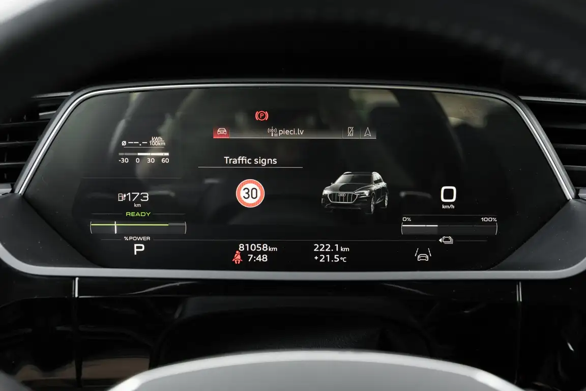 AUDI E-TRON