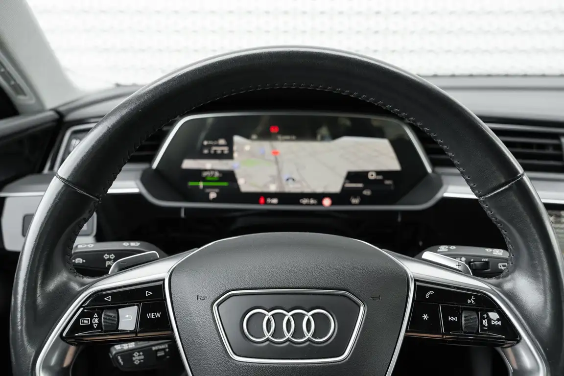 AUDI E-TRON