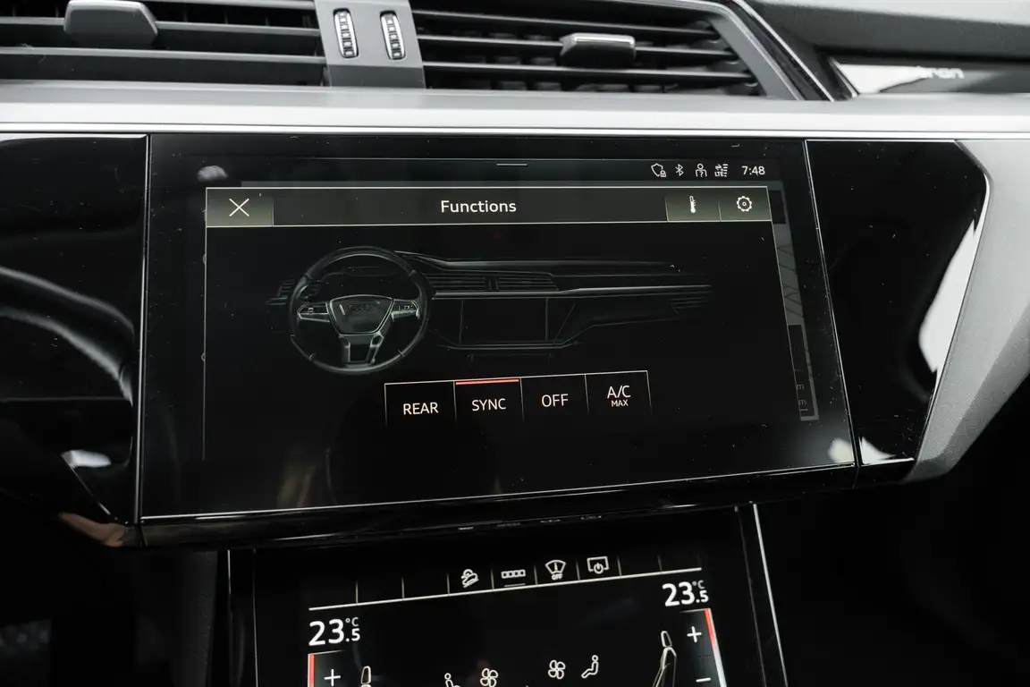 AUDI E-TRON